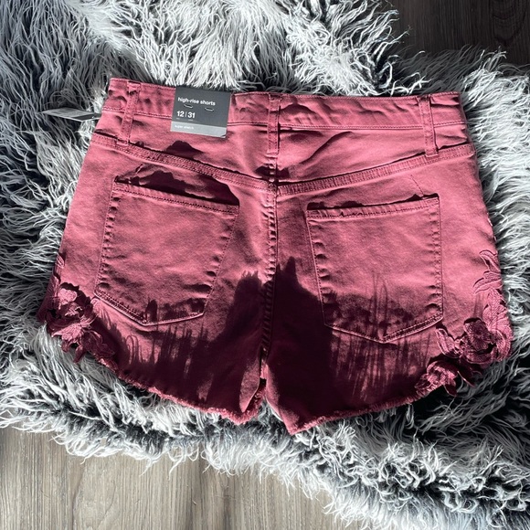 ❤️⏫🆕Mossimo Maroon Red with Lace High Waist Denim Shorts ✨NWT✨ - Picture 4 of 5